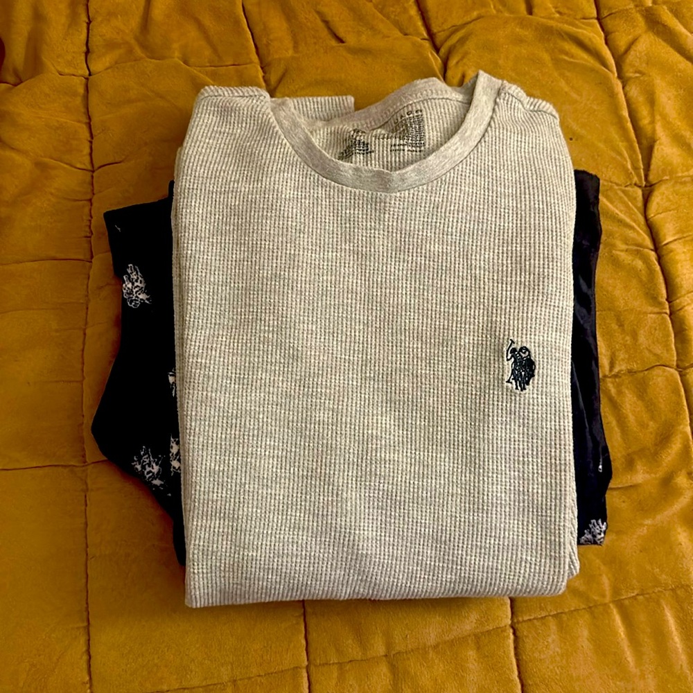 Men’s velvet pjs.